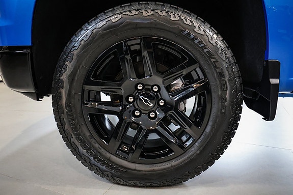 Chevrolet Silverado EV 9 of 30