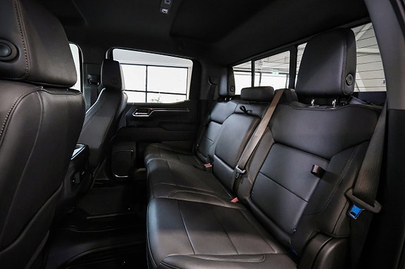 Chevrolet Silverado EV 25 of 30