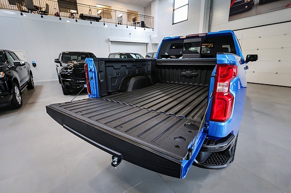 Chevrolet Silverado EV 13 of 30
