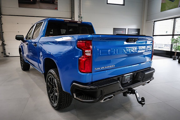 Chevrolet Silverado EV 6 of 30