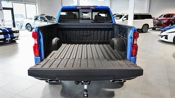 Chevrolet Silverado EV 9 of 20