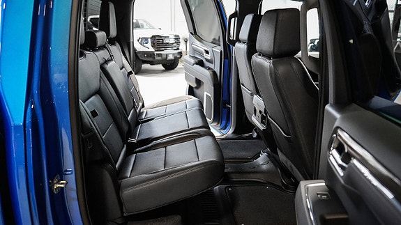 Chevrolet Silverado EV 16 of 20