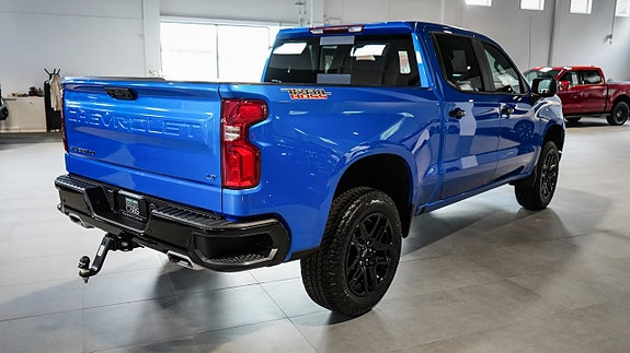 Chevrolet Silverado EV 7 of 20