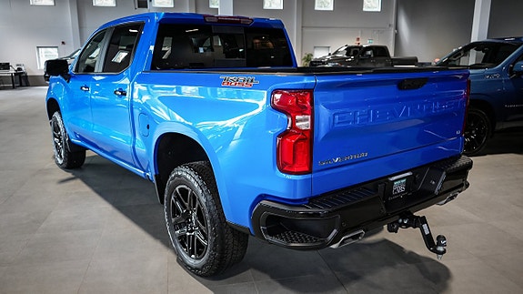 Chevrolet Silverado EV 6 of 20