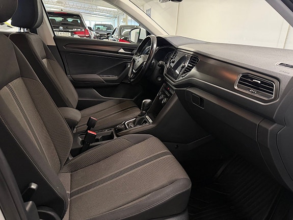 Volkswagen T-Roc 11 of 13