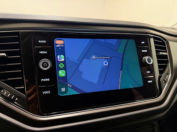 Volkswagen T-Roc 10 of 13