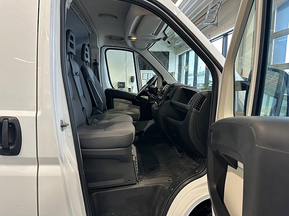 Peugeot Boxer 9 of 16