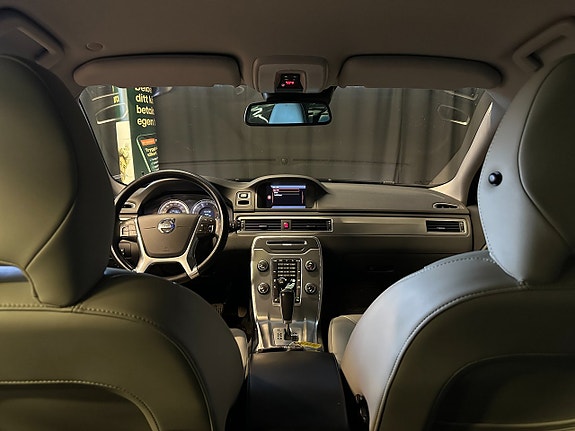 Volvo V70 8 of 25
