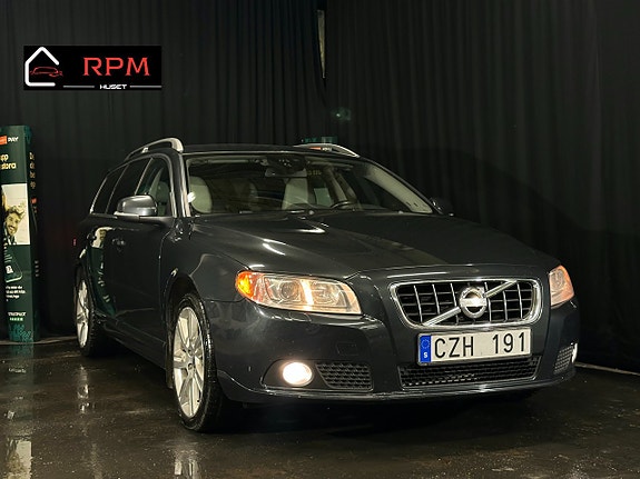 Volvo V70 2 of 5