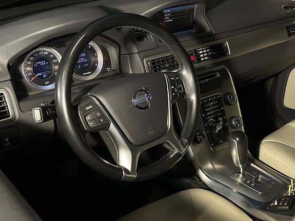Volvo V70 10 of 25