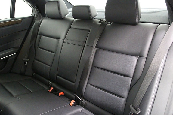Mercedes-Benz E250 14 of 26
