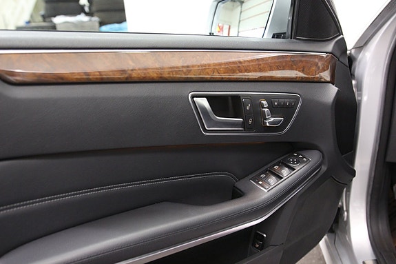 Mercedes-Benz E250 5 of 5