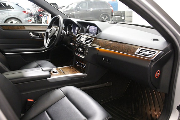 Mercedes-Benz E250 19 of 26