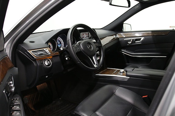 Mercedes-Benz E250 4 of 5