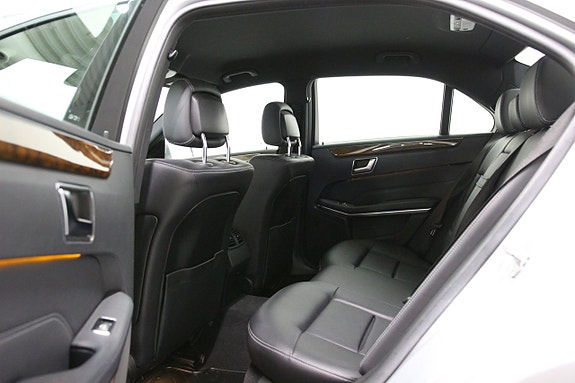Mercedes-Benz E250 13 of 26