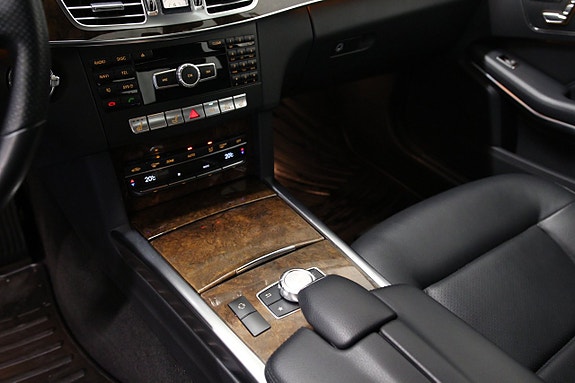 Mercedes-Benz E250 10 of 26