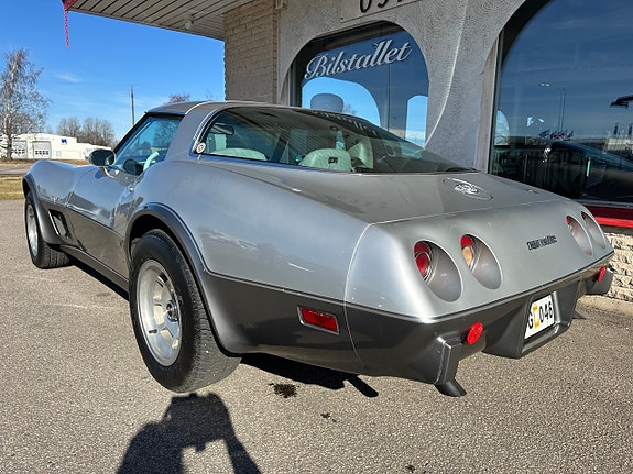 Chevrolet Corvette 3 of 24