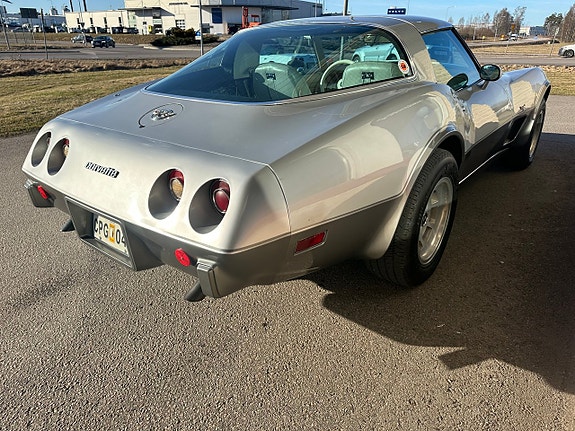 Chevrolet Corvette 21 of 24