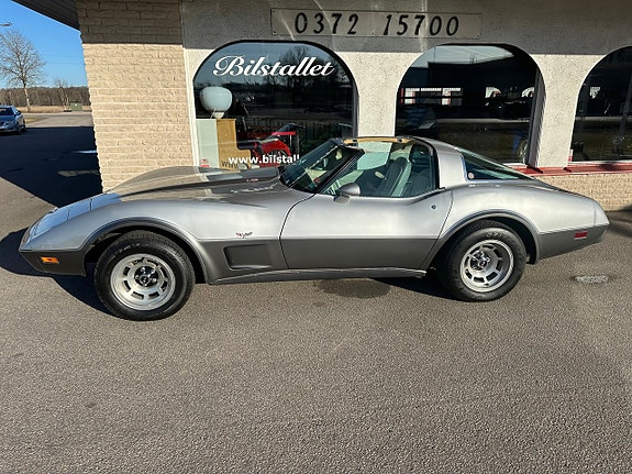 Chevrolet Corvette 2 of 24