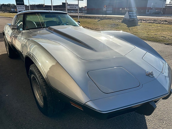 Chevrolet Corvette 19 of 24