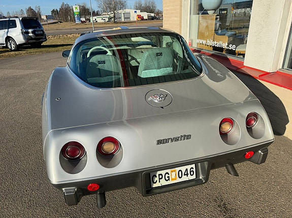 Chevrolet Corvette 22 of 24