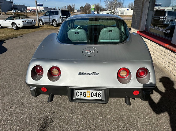 Chevrolet Corvette 11 of 24
