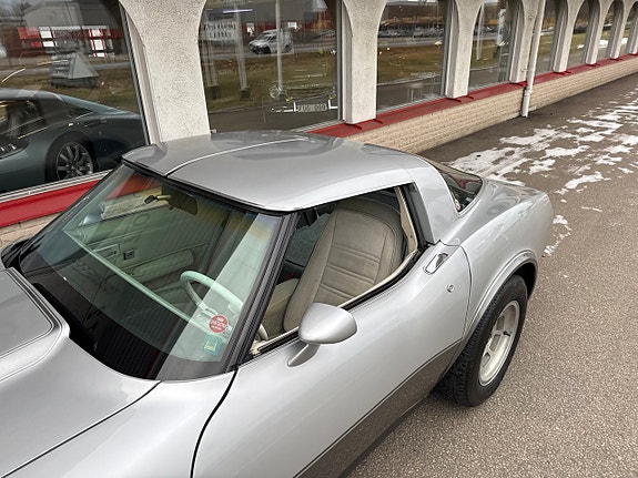 Chevrolet Corvette 18 of 24