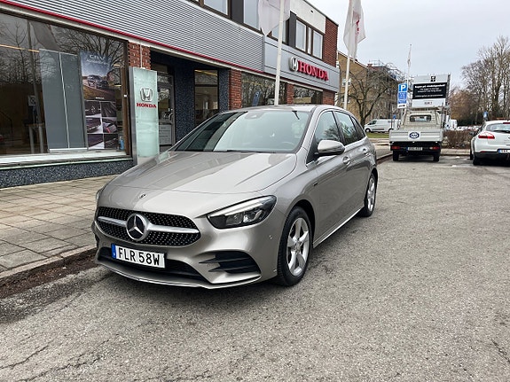 Mercedes-Benz B250 e 2 of 5