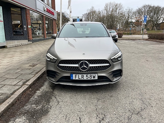 Mercedes-Benz B250 e 3 of 5
