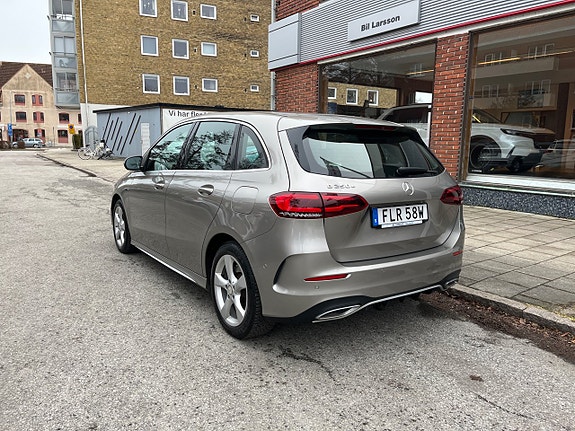 Mercedes-Benz B250 e 4 of 5