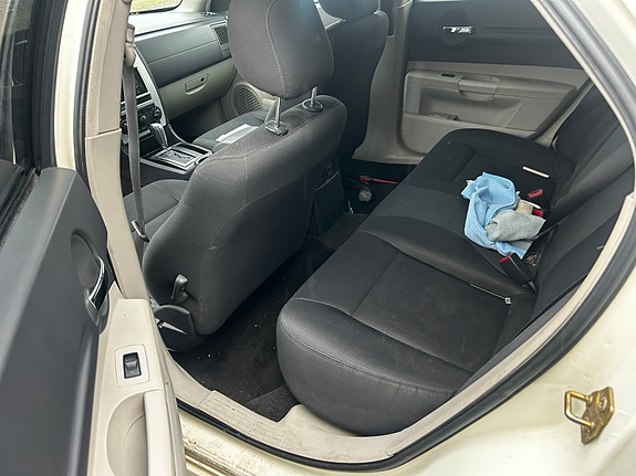 Dodge Magnum 7 of 10