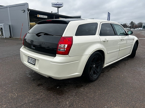 Dodge Magnum 3 of 10