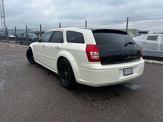 Dodge Magnum 4 of 10