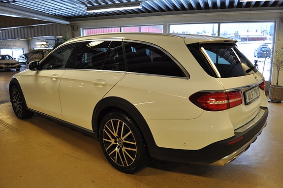 Mercedes-Benz E220 d 4 of 5