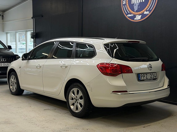 Opel Astra 18 of 21