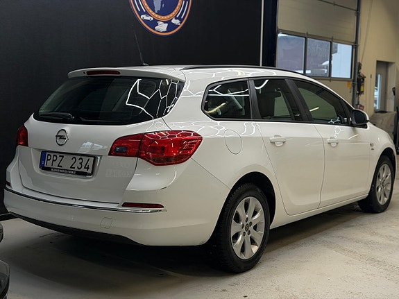 Opel Astra 19 of 21
