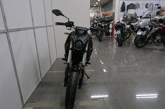 Voge R125 10 of 12