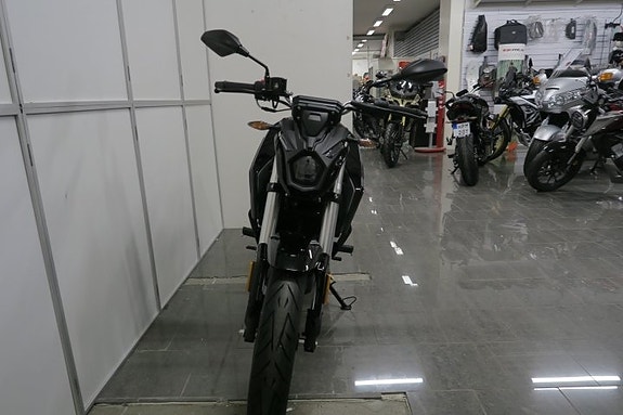 Voge R125 9 of 12