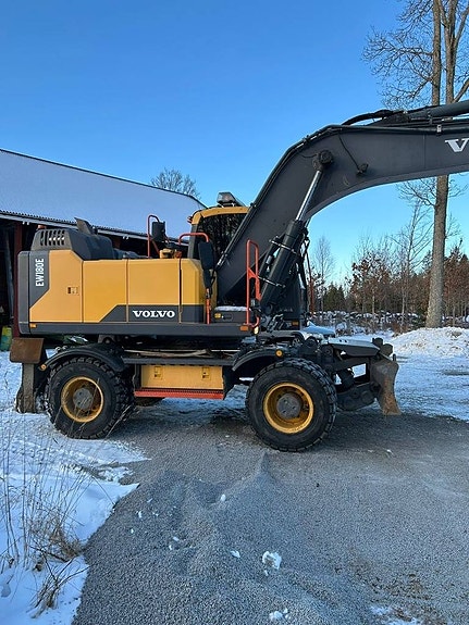 Volvo EW180E + Palmse trailer + redskap