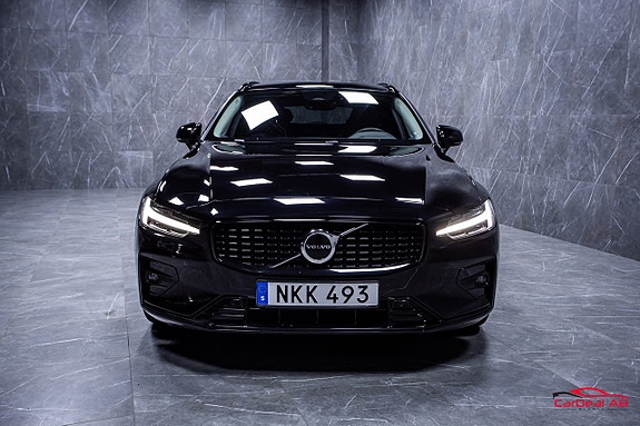 Volvo V60 2 of 5