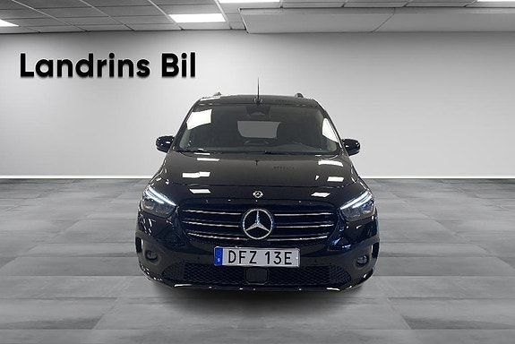 Mercedes-Benz T180 d 2 of 5