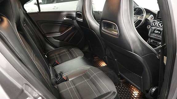 Mercedes-Benz A250 11 of 24