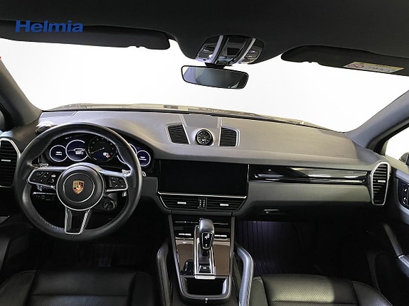 Porsche Cayenne 11 of 13