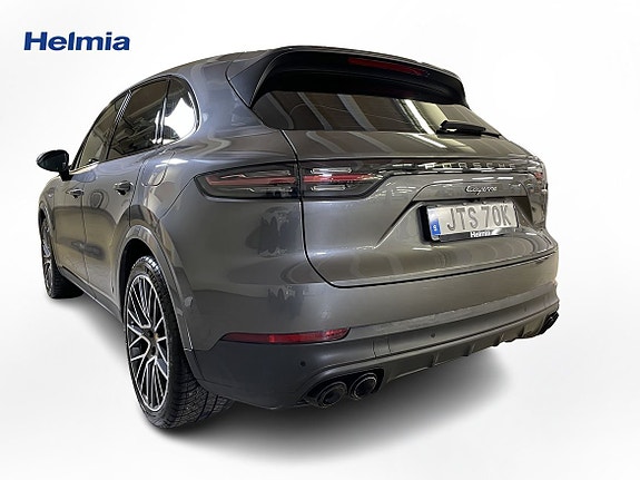 Porsche Cayenne 3 of 5