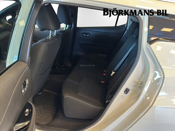 Nissan Leaf 9 of 21