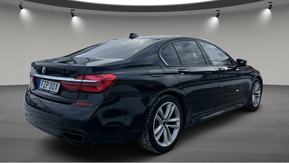 BMW 740d 4 of 5