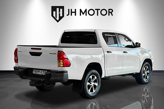 Toyota HiLux 8 of 16