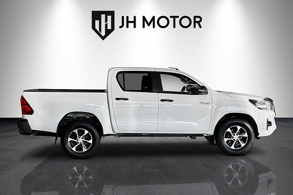 Toyota HiLux 9 of 16
