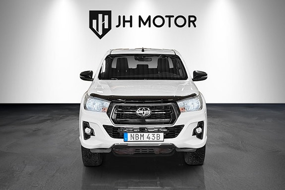 Toyota HiLux 11 of 16