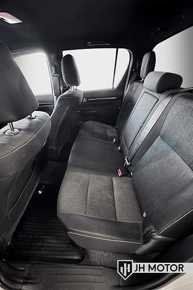 Toyota HiLux 15 of 16